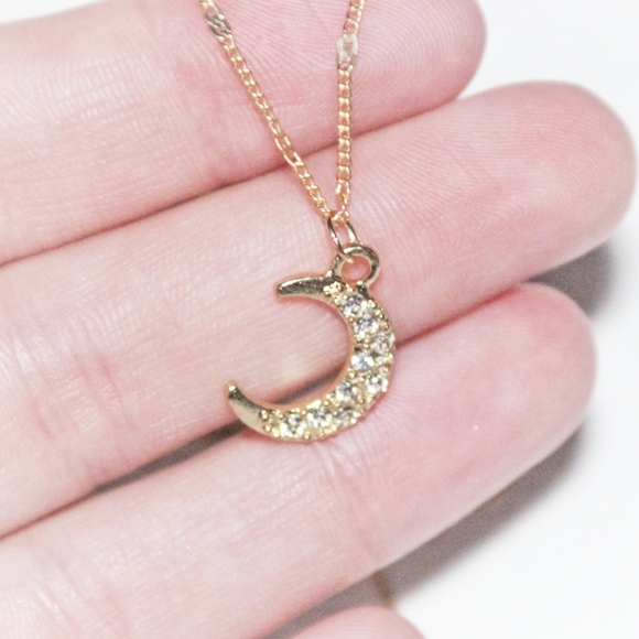 Blingy golden astrology Moon necklace - Picture 8 of 9